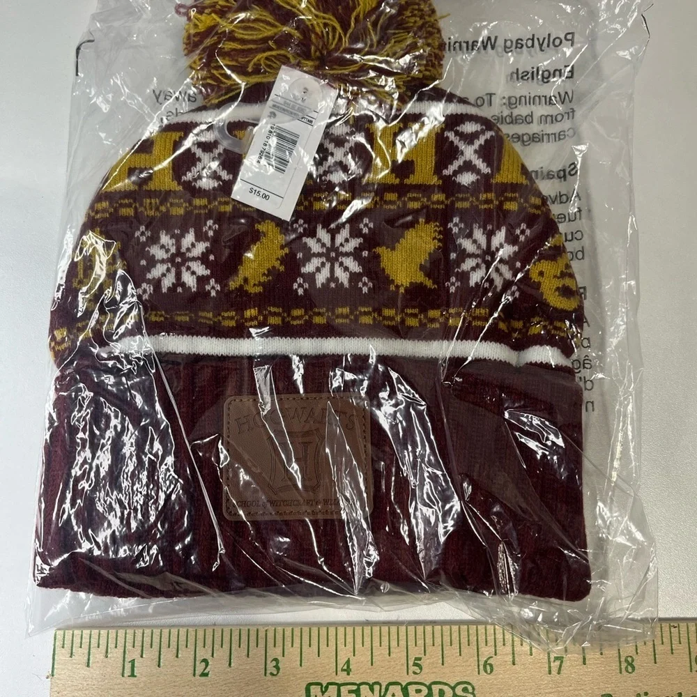 NEW Harry Potter Hogwarts Maroon and Yellow Knit Kids Beanie Winter Hat